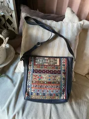 早くも在庫1点のみです！とても貴重細かいゾランヴァリ社のスマック使用世界に一つのA4も入るオリジナルバッグ！長さ調節可本革とのコンビ！アウトレット売切り価格