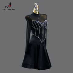 新品未使用ストーン付きスタンダードドレス 後ろファスナーあり！競技