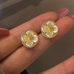 海外セレブ クローバー ラージフラワー ピアス ゴールド 高級感 - メルカリ