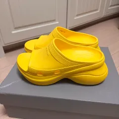 2025年最新】crocs balenciagaの人気アイテム - メルカリ 2025年最新】crocs balenciagaの人気アイテム - メルカリ