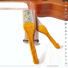 ウクレレをもっと弾きやすく、もっと楽しく。「穴をあけずに使えるウクレレストラップ」桃色のボタニカル柄