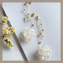 パールブーケ♡人気【304ステンレス 24KGP】ハンドメイドピアス 大ぶり パールフラワーブーケ ブライダル ビジューワイヤーお花 ゴールド オーロラビーズ アレルギー対応 【イヤリング変更可能】