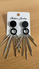 ピアス　3個セット　リングとシルバー　タッセル　黒　白