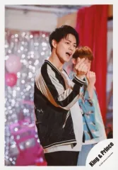 【中古】生写真(ジャニーズ) King ＆ Prince/平野紫耀/膝上・衣装黒.白・右手指でハート・体右向き・風船/アルバム「L＆」MV＆ジャケ写オフショット/公式生写真