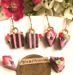 【選べる】断面を楽しむ苺とさくらんぼケーキピアス