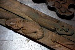 清乾隆時代　哥釉　仿哥窯　開片紋大皿　七星紋高台盤　【旧家蔵出し】(B-114) 清乾隆時代 哥釉 仿哥窯 開片紋大皿 七星紋高台盤 【旧家蔵出し】(B