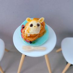 溶けちゃって悲しげなチワワアイスのパンケーキブローチ