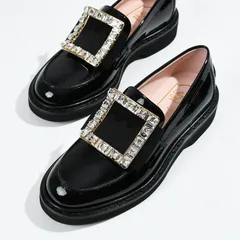 【訳あり】Roger Vivier ロジェヴィヴィエ 靴 シューズ ヴィヴ レンジャー ストラスバックルレザーローファー RVW54825880D1P レディース ブラック レザー スワロフスキー クリスタル エレガント オケージョン sp_sのサムネイル