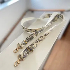 完成品　ハンドメイド　リバティ　セリーヌ　ライラックブルー　ショルダー紐　ショルダーストラップ　スマホストラップ