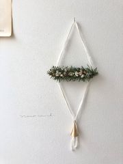 autumn 秋　ブルーブッシュと白い小花の壁飾り　45cm