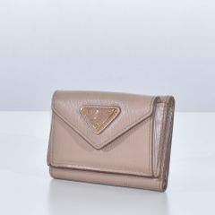極美品 】プラダ 三つ折り 財布 ヴィッテロムーブ 三角ロゴ レザー