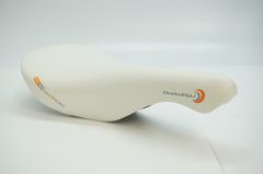 ONEBYESU 「ワンバイエス」 NARROW30 SPEED サドル  / バイチャリ福岡店