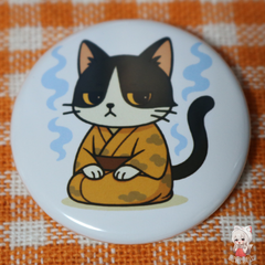 【ふらりと現れる猫・ちとやす 缶バッジ】｜ブランド《耕乃彩》公式グッズ