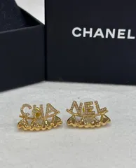 CHANEL（シャネル） ✨ロゴイヤリング（両耳セット）
