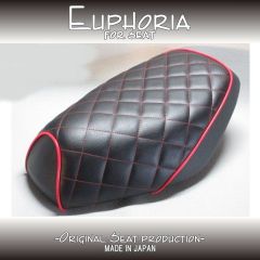 □【DIO ディオ AF27 AF28 SR ZX】張替え済♪　カスタムシート　黒/赤　ダイヤ柄《Euphoria》□MK54235