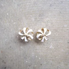 Ouca（ウーサ）イヤリング／　痛みのでにくいクリップ式イヤリング/ホワイトリボン