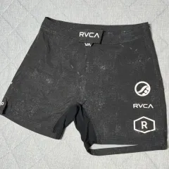 2025年最新】ファイトショーツ rvcaの人気アイテム - メルカリ