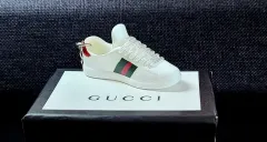 2025年最新】グッチ スニーカー キーホルダーの人気アイテム