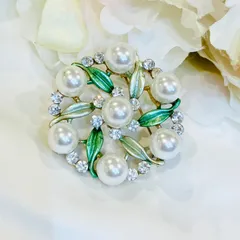パールとクリスタルのブローチ　ブローチ　サークルブローチ　ヴィンテージ パール アクセサリー　入学式　セレモニー　パール