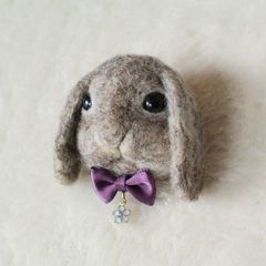 羊毛フェルト　うさぎ（たれ耳）　ブローチ