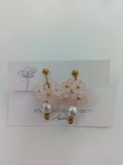 ⑨レジン製イヤリング　薄ピンク色　桜色　ハンドメイド　花びら