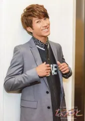 【中古】生写真(ジャニーズ) ジャニーズWEST/濱田崇裕/上半身・衣装グレー.黒・両手ジャケット襟・体右向き・目線左/「ジャニーズWEST LIVE TOUR 2017 なうぇすと」オリジナルフォトセット