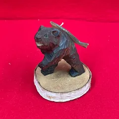 熊　鮭背負い熊　木彫り　木っ端人形　ガラス目　民芸品　北海道　郷土玩具　農民美術　　N-3