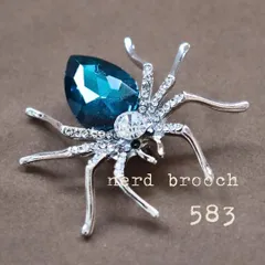 大粒クリスタルのスパイダーブローチ　カジュアル 新品 大人 蜘蛛 虫 メンズ 男女兼用 個性的 ユニーク キラキラ コスプレ ハロウィン NerD