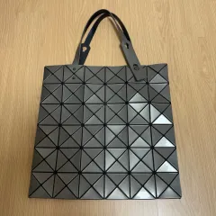 本日限定お値下げ　【新品】　ギャランティカード付き　ラベンダー　ポーチ　バオバオ isseimiyake-1.jpg