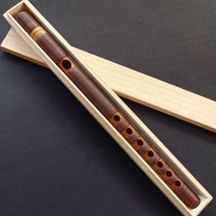 【龍笛】中古管 本煤竹 本漆 籐巻 弁柄色 桐箱付き／雅楽／神楽