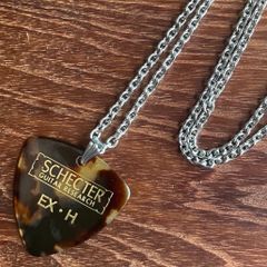 ギターピック　ペンダントネックレス　(3mm) Schector ベッコウ2