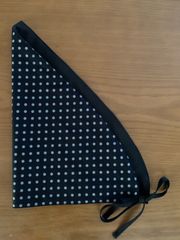 ハンドメイド三角巾☆ヒモタイプ　黒にグレー水玉／クロ系無地