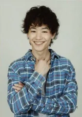 【中古】生写真(男性) 日和佑貴/上半身・衣装青・グレー・チェック柄・右手首元・歯見せ/舞台「ソラリネ。#12『Anytime Anywhere』」