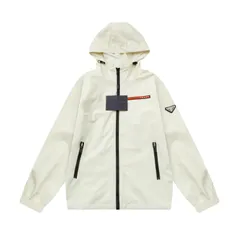 【本日限定特価】PRADA メンズ フーディー トライアングルロゴ 3色展開 M-4XL [本日特価|新品未使用品]