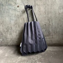 未使用 me ISSEY MIYAKE プリーツ バッグ ブラック 楽天市場】【中古】 イッセイミヤケミーISSEY MIYAKE me
