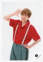 【中古】生写真(ジャニーズ) Travis Japan/中村海人/膝上・衣装赤・右手パー・左手腰・体左向き・背景白/「Summer Paradise 2018」グッズ撮影オフショット/公式生写真