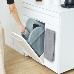 スライド棚 付き  ダスト ボックス 2D【●2色：ホワイト / ブラウン】●コンパクト 省スペース   ●ペール（ゴミ箱）はふた付（スウィング式）衛生的