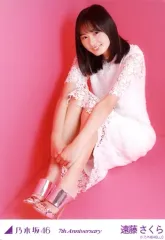 【中古】生写真(乃木坂46) 遠藤さくら/レアカット/座り・背景ピンク・「7th Anniversary」/乃木坂46 2019年2月ランダム生写真
