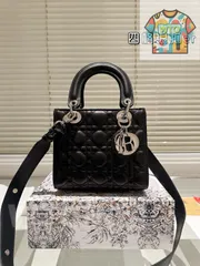 【今日WTO】Dior Lady Dior Lambskin Bag with Foldable Gift Box - ディオール レディー ディオール ラムスキン バッグ フォールダブル ギフトボックス付
日本語タイトル-WTO輸入1-DF26