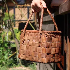 ＊国産山葡萄の花かご＊ 自然のままの風合い 国産山葡萄の花かご＊ 自然のままの風合い