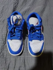 NIKE(ナイキ) エア ジョーダン 1 ロー スポーツブルー 荷物 レッド 230mm