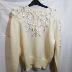 20【レトロ】 セーター トップス 花柄 アイボリー 肩 オフホワイト ビーズ 刺繍 編み込み古着 昭和 レトロ 長袖 ニット 編み物 秋物 冬物 ラグラン モチーフ