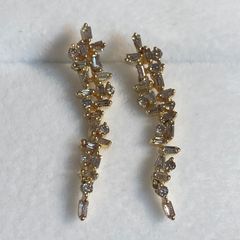 バケットカットロングピアス　Ｋ18YD　ダイアモンド0.17/0.17ct　1.7g