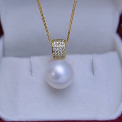 百貨店商品総本店】2525オーロラ天女級K18アコヤ真珠ほぼ9mmペンダント