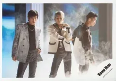 【中古】生写真(ジャニーズ) Snow Man/岩本照・ラウール・目黒蓮/横型・膝上/シングル「Grandeur」MV＆ジャケ写オフショット/公式生写真