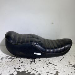 H*a様 ハーレー アイアン スポーツスター ダブルシート ボタン留め