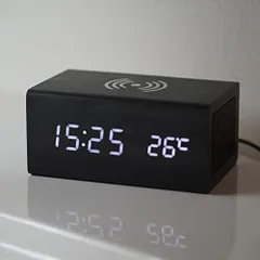 新品 日本語説明書 認証済み bluetooth電波法技適国際規格Qi充電 温度計機能 音声感知で表示ON/OFF アラーム時計 ワイヤレス充電器 多機能時計 木目 (スタイリッシュ黒) スピーカー付きインテリア時計 スマホ充電機能 卓上時計 デジタル時計 置