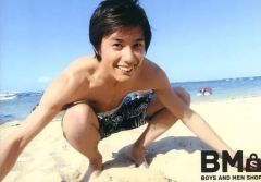 [중고]생사진(남성) BOYS AND MEN/용사/가로형·전신·수영복·쭈그리고·치아 보여·양손 펼치기·모래 해변/[BOYS AND MEN SHOP] 발리 생 사진