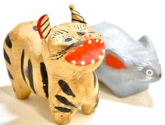 日本のアンティーク　伝統工芸　張り子　おはりこ 「ネコとネズミ」　味わい人形
