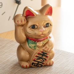 レトロ招猫(金)貯金箱 　招き猫　 置物 陶器　縁起物 雑貨 インテリア ギフト プレゼント かわいい おしゃれ 新築祝い 結婚祝い お祝い 母の日 父の日 敬老の日 記念品　K5245